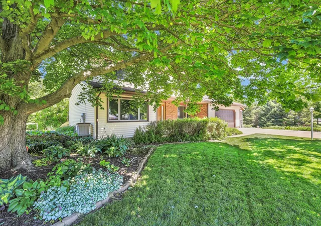 Photo 3 of Single family home for sale at 28 Dunlap Dr, Savoy, IL | MLS# 12638703 | Listing updated on 2026-08-24