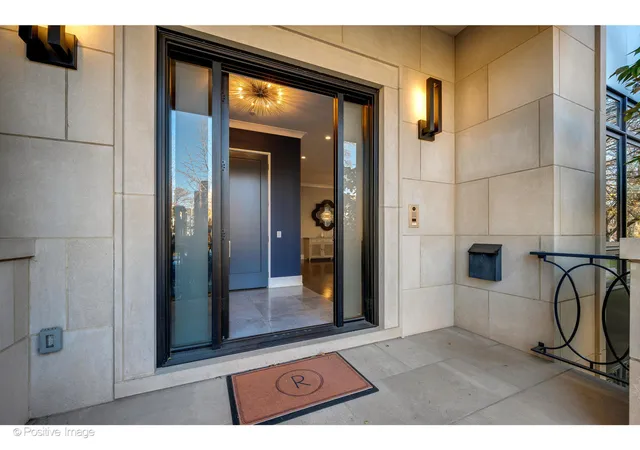 Homes for sale in Chicago, IL | 2107 W Bradley Pl, Chicago, IL 60618 | MLS# 12638727