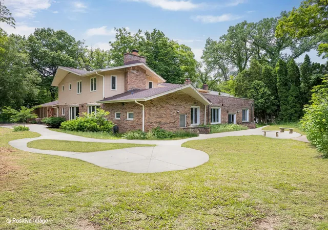 3rd image of 188 N Bloomingdale Rd, Bloomingdale, IL 60108 | MLS# 12639042