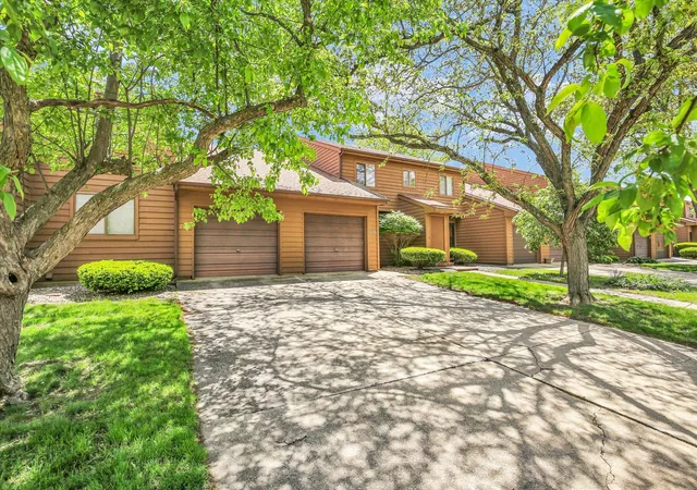 Photo 3 of Condo for sale at 2108 Sunview Dr #2108, Champaign, IL 61821 | MLS# 12639302 | Listing updated on 2026-10-05