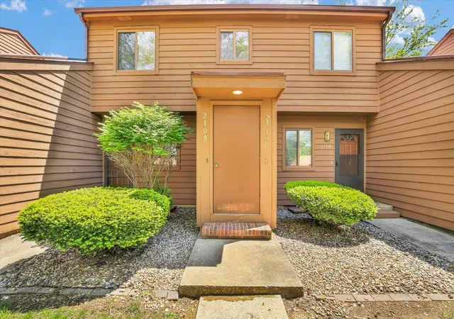 Listing Photo 5 - Condo for sale in building located at 2108 Sunview Dr, Champaign, IL 61821 - Unit #2108