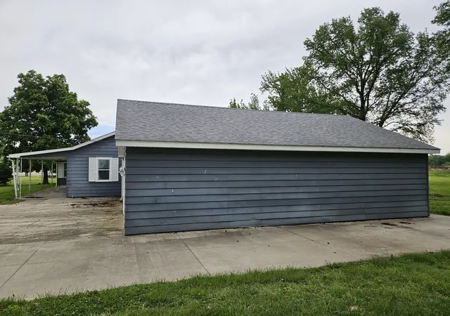 Photo 3 of Single family home for sale at 418 S 1st Street, Clay City, IL 62824 | MLS# 12639320 | Listing updated on 2026-10-13