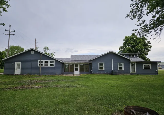 Photo 4 of Single family home for sale at 418 S 1st Street, Clay City, IL 62824 | MLS# 12639320 | Listing updated on 2026-10-13