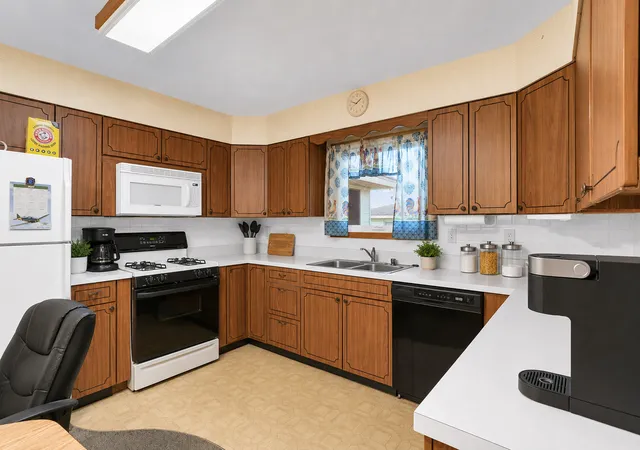 Photo 2 of Single family home for sale at 700 S D St, Hammond, IL 61929 | MLS# 12639350 | Listing updated on 2026-10-29