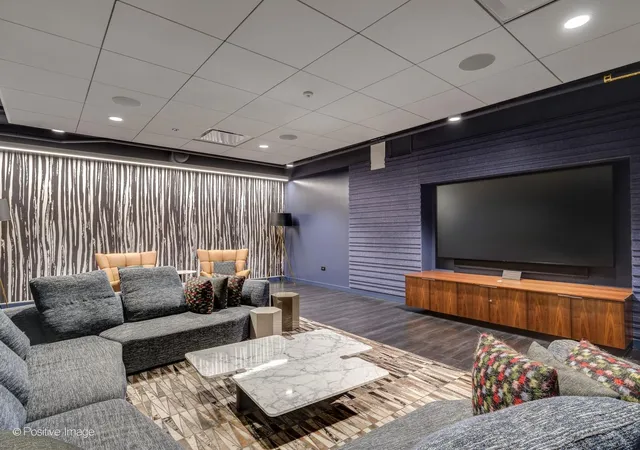 2nd image of 211 N Harbor Dr, Chicago, IL 60601