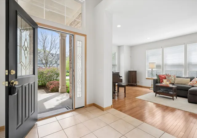 Photo 3 of Single family home for sale at 2304 Sarazen Dr, Vernon Hills, IL 60061 | MLS# 12639418 | Listing updated on 2026-08-28