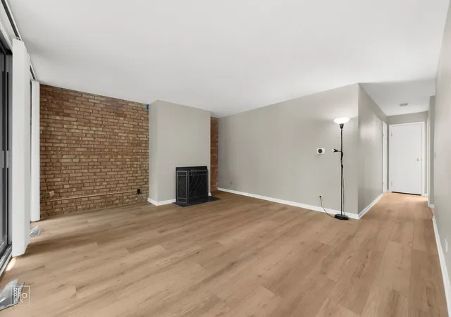 Listing Photo 4 - Condo for sale in building located at 6010 Forest Vw Rd, Lisle, IL 60532 - Unit #1B