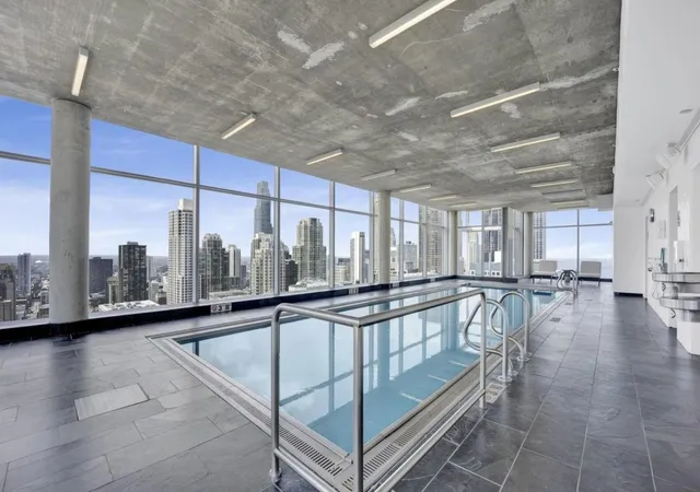 2nd image of 600 N Fairbanks Ct, Chicago, IL 60611