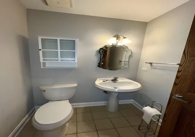 2nd image of 420 W Ontario St, Chicago, IL 60610