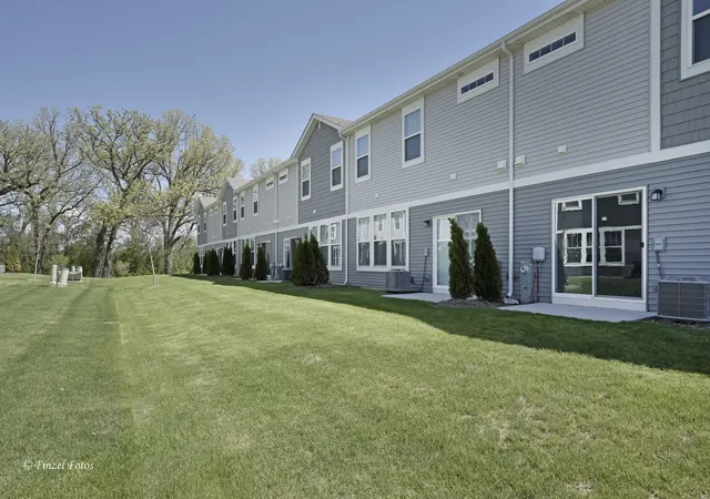 Homes for sale in Crystal Lake, IL | 1163 White Oak Cir, Crystal Lake, IL 60012 | MLS# 12639679