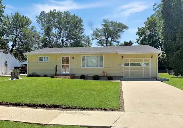 Homes for sale in Freeport, IL | 1411 Mark Dr, Freeport, IL 61032 | MLS# 12639762