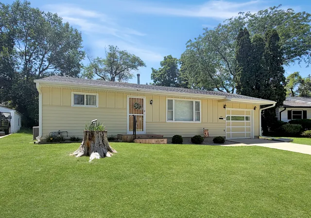 Homes for sale in Freeport, IL | 1411 Mark Dr, Freeport, IL 61032 | MLS# 12639762