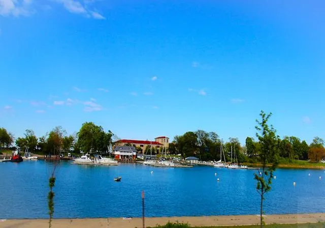2nd image of 7321 S S Shore Dr, Chicago, IL 60649