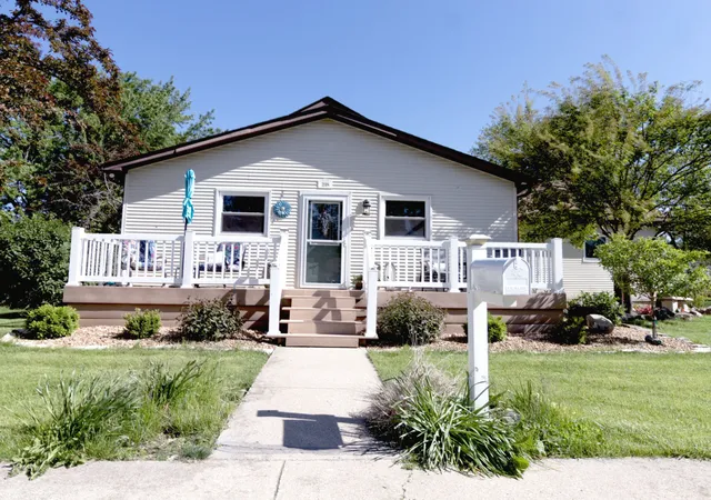 Photo 3 of Single family home for sale at 218 W South St, Dwight, IL 60420 | MLS# 12640051 | Listing updated on 2026-10-28