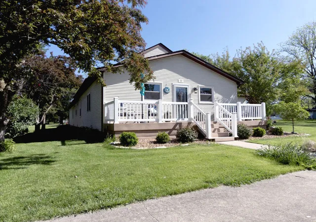 Photo 3 of Single family home for sale at 218 W South St, Dwight, IL 60420 | MLS# 12640051 | Listing updated on 2026-10-28