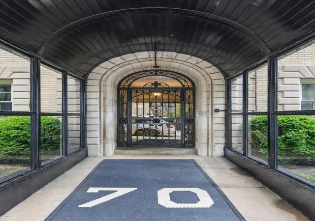 2nd image of 70 E Scott St #306, Chicago, IL 60610 | MLS# 12640071