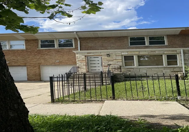 Photo 1 of Townhouse for sale at 2646 E 77th Street, Chicago, IL 60649 | MLS# 12640096 | Listing updated on 2026-08-07