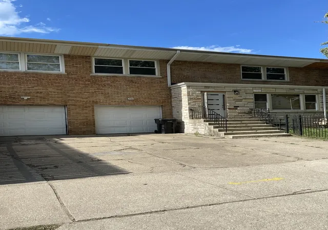 Photo 2 of Townhouse for sale at 2646 E 77th Street, Chicago, IL 60649 | MLS# 12640096 | Listing updated on 2026-08-07