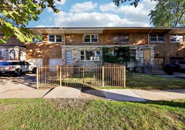 Photo 2 of Townhouse for sale at 2646 E 77th Street, Chicago, IL 60649 | MLS# 12640096 | Listing updated on 2026-10-22