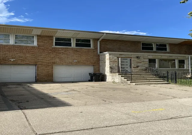 Photo 3 of Townhouse for sale at 2646 E 77th Street, Chicago, IL 60649 | MLS# 12640096 | Listing updated on 2026-08-07