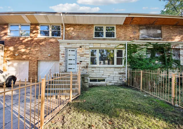 Photo 3 of Townhouse for sale at 2646 E 77th Street, Chicago, IL 60649 | MLS# 12640096 | Listing updated on 2026-10-22