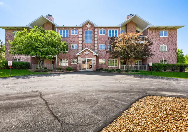 Homes for sale in Orland Park, IL | 11535 Settlers Pond Wy, Orland Park, IL 60467
