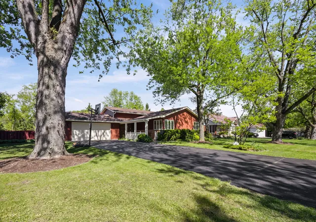 Homes for sale in Glenview, IL | 1016 Longmeadow Dr, Glenview, IL 60025 | MLS# 12640338