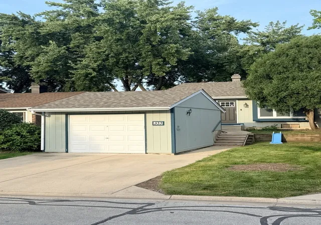 Photo 1 of Townhouse for sale at 333 Colony Green Dr, Bloomingdale, IL 60108 | MLS# 12640381 | Listing updated on 2026-09-14