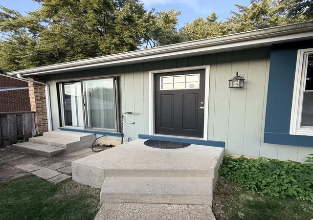 Photo 2 of Townhouse for sale at 333 Colony Green Dr, Bloomingdale, IL 60108 | MLS# 12640381 | Listing updated on 2026-09-14