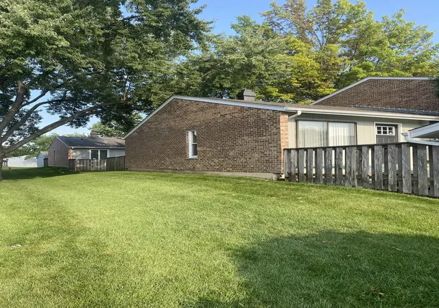 Photo 2 of Townhouse for sale at 333 Colony Green Dr, Bloomingdale, IL 60108 | MLS# 12640381 | Listing updated on 2026-09-14