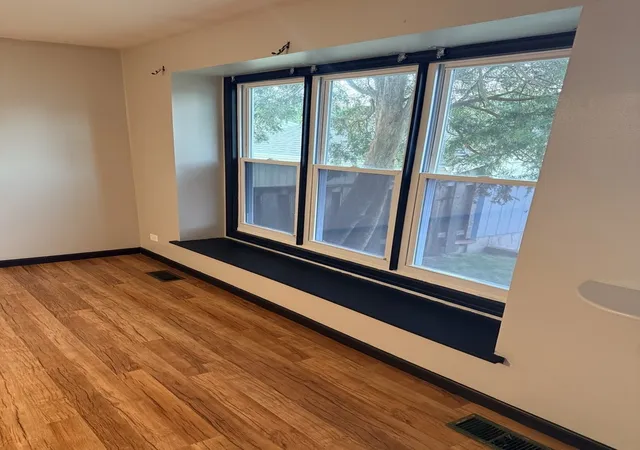 Photo 4 of Townhouse for sale at 333 Colony Green Dr, Bloomingdale, IL 60108 | MLS# 12640381 | Listing updated on 2026-09-14