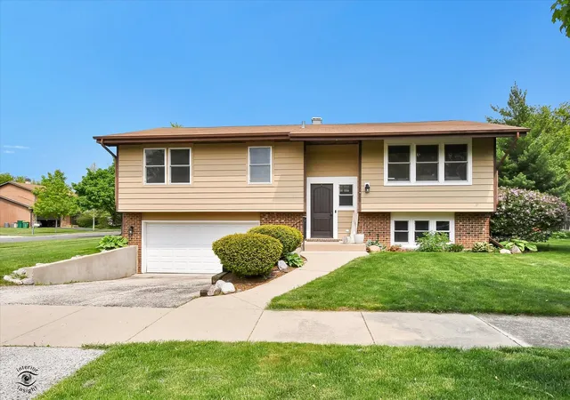 Homes for sale in Wheeling, IL | 99 Mayer Ave, Wheeling, IL 60090 | MLS# 12640576