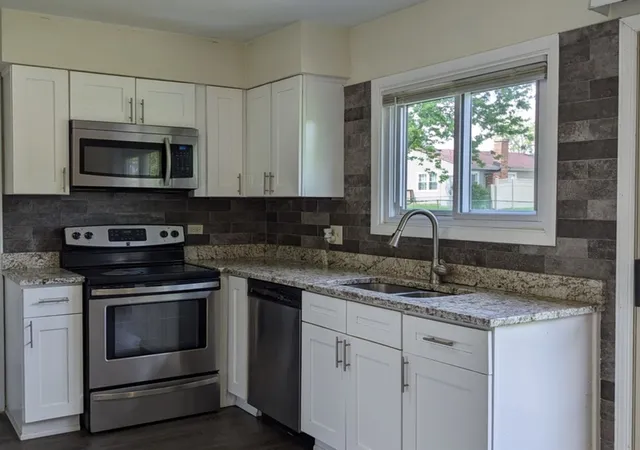 5th image of 508 Bristol Ln, Schaumburg, IL 60194 | MLS# 12640712