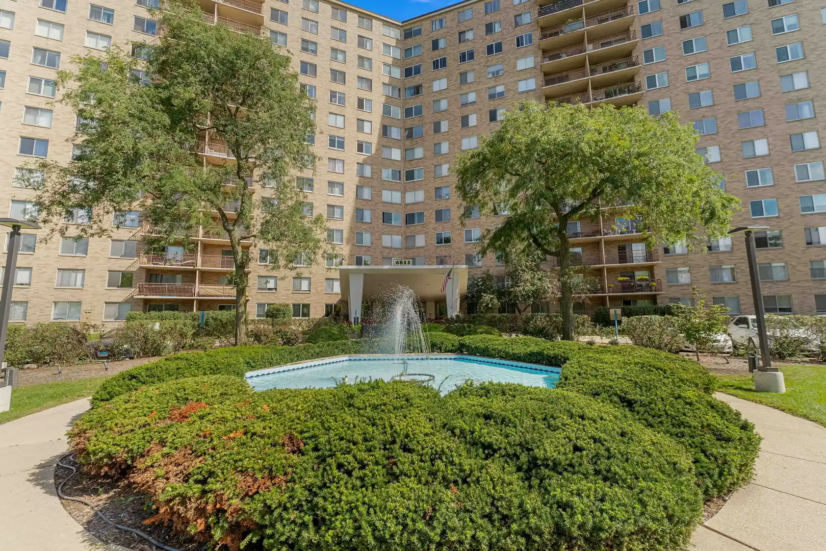 Listing Photo 1 - Condo for sale in 6833 N Kedzie Ave located at 6833 N Kedzie Ave, Chicago, IL 60645 - Unit #A1511