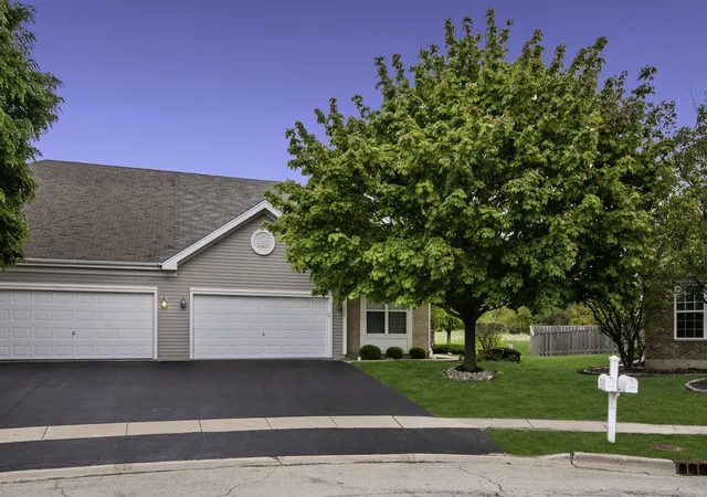 Homes for sale in Joliet, IL | 2216 Woodview Ave, Joliet, IL 60431 | MLS# 12640900