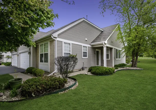 Homes for sale in Joliet, IL | 2216 Woodview Ave, Joliet, IL 60431 | MLS# 12640900