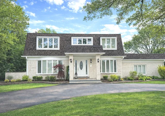 Photo 3 of Single family home for sale at 15 Devonshire Dr, Oak Brook, IL 60523 | MLS# 12640987 | Listing updated on 2026-09-12