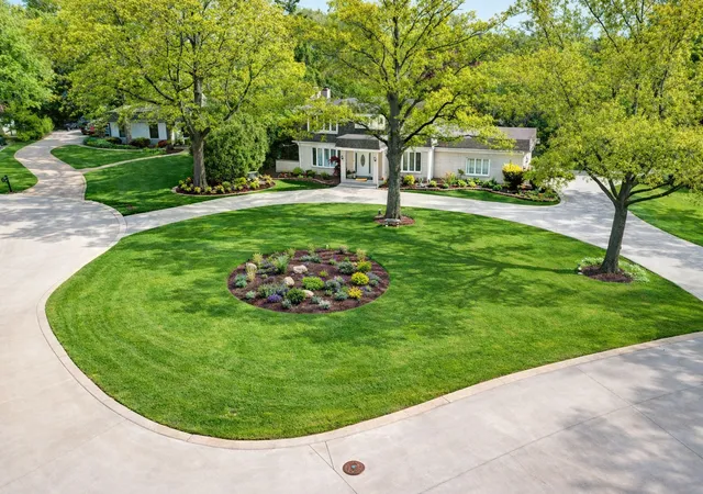 Photo 3 of Single family home for sale at 15 Devonshire Dr, Oak Brook, IL 60523 | MLS# 12640987 | Listing updated on 2026-09-12