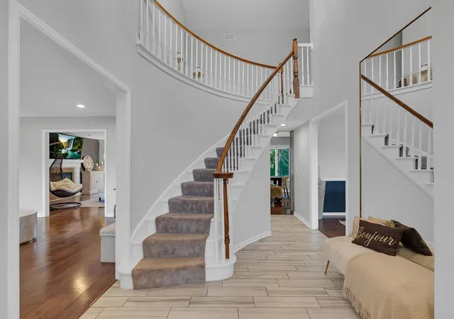 Photo 4 of Single family home for sale at 15 Devonshire Dr, Oak Brook, IL 60523 | MLS# 12640987 | Listing updated on 2026-09-12