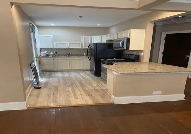 Listing Photo 4 - Condo for sale in building located at 2215 E 70Th Pl, Chicago, IL 60649 - Unit #1E