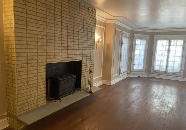 Listing Photo 5 - Condo for sale in building located at 2215 E 70Th Pl, Chicago, IL 60649 - Unit #1E