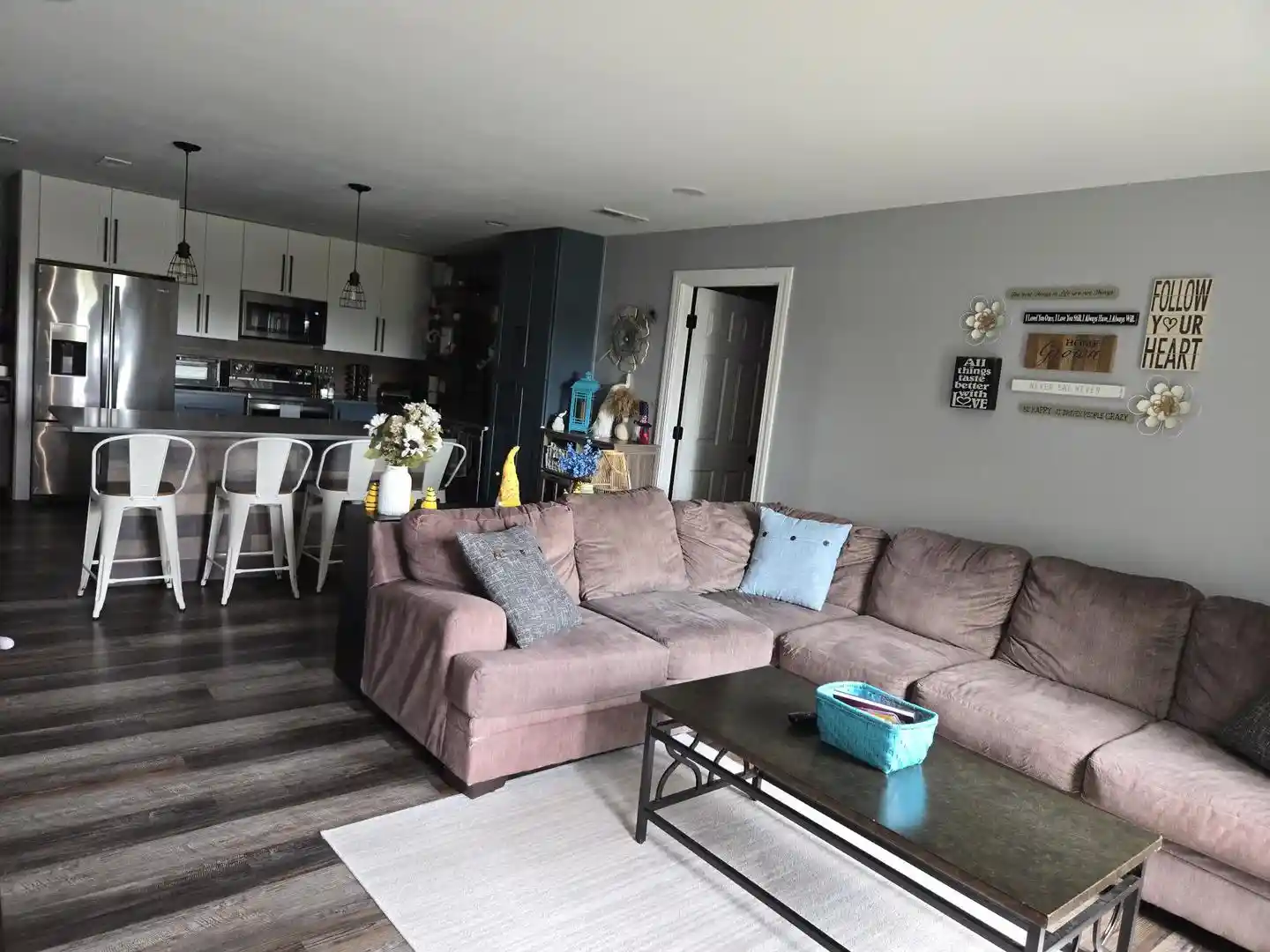 Listing Photo 2 - Condo for sale in 1501 Darien Lake Dr located at 1501 Darien Lake Dr, Darien, IL 60561 - Unit #208