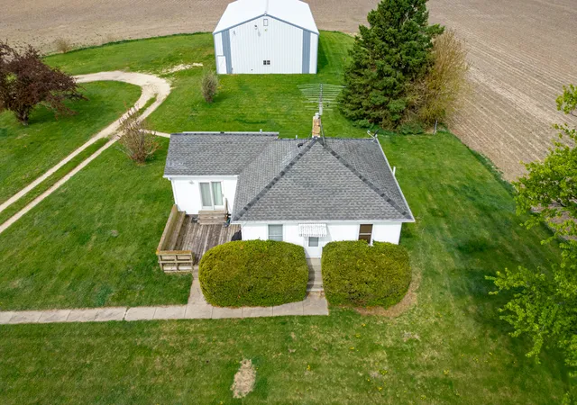 Homes for sale in Sycamore, IL | 21137 Fenstermaker Rd, Sycamore, IL 60178 | MLS# 12641411