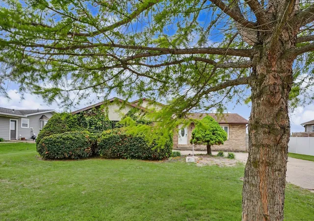 Photo 2 of Single family home for sale at 2229 Jeffery Dr, Saint Joseph, IL 61873 | MLS# 12641572 | Listing updated on 2026-07-18