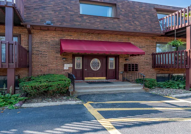 Photo 2 of Sale Pending at 2505 26th Avenue Ct #I, Rock Island, IL 61201 | MLS# 12641617 | Listing updated on 2026-10-02