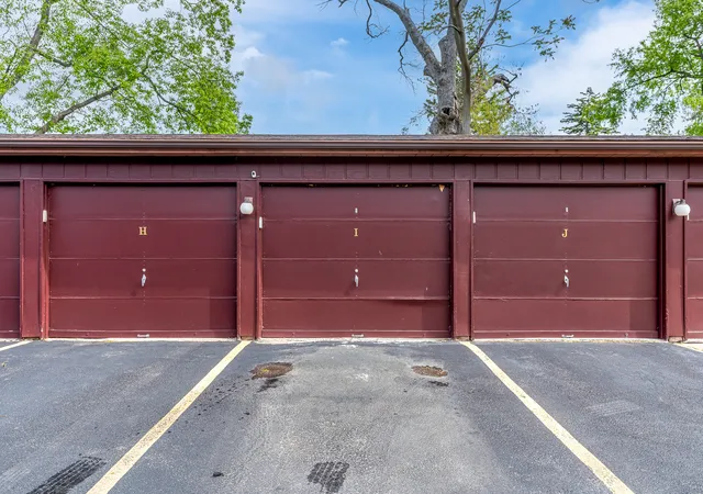 Photo 3 of Sale Pending at 2505 26th Avenue Ct #I, Rock Island, IL 61201 | MLS# 12641617 | Listing updated on 2026-10-02