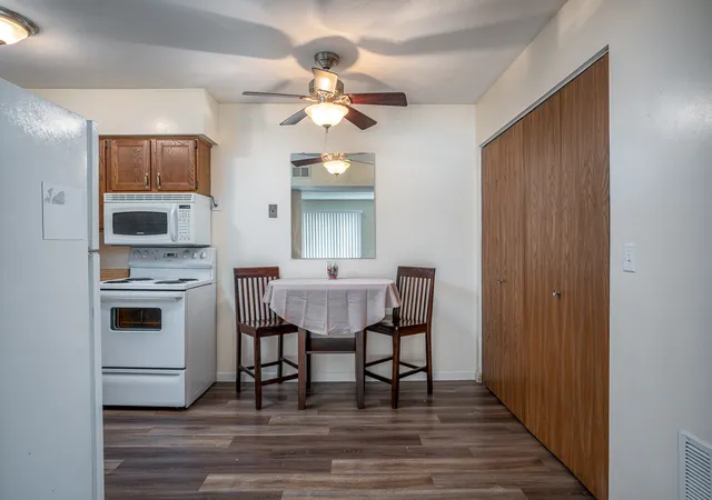 Listing Photo 5 - Condo for sale in building located at 2505 26Th Ave Ct, Rock Island, IL 61201 - Unit #I