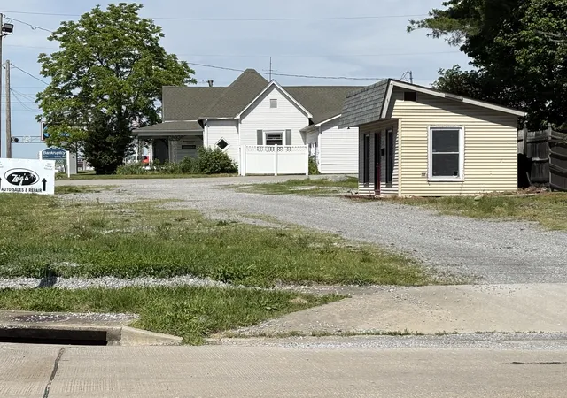 2nd image of 200 W Deyoung St, Marion, IL 62959 | MLS# 12641687