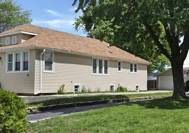 Photo 3 of Single family home for sale at 1317 Franklin Ave, Chicago Heights, IL 60411 | MLS# 12642053 | Listing updated on 2026-07-09