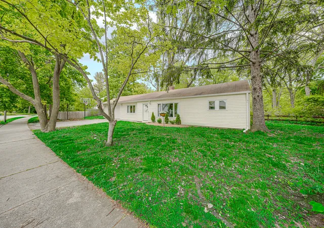 Homes for sale in Highland Park, IL | 1415 Deerfield Pl, Highland Park, IL 60035 | MLS# 12642107